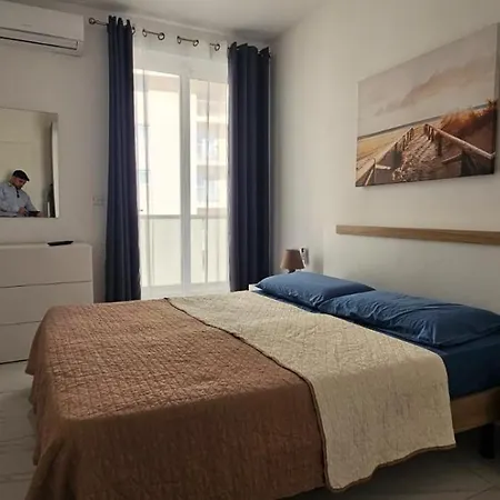 Central Apartment Sliema Слима