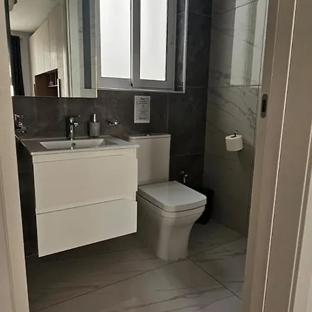 John Apartament